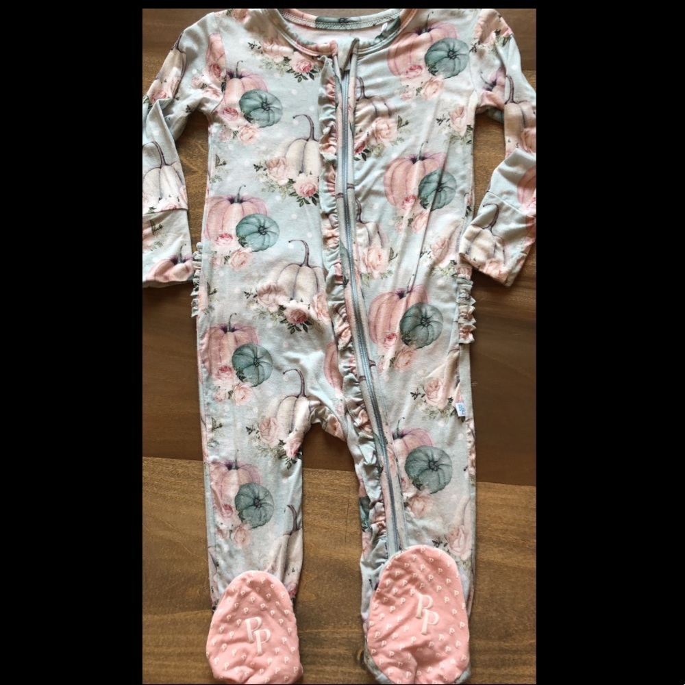 🎃 Jackie Posh Peanut footies 9/12m